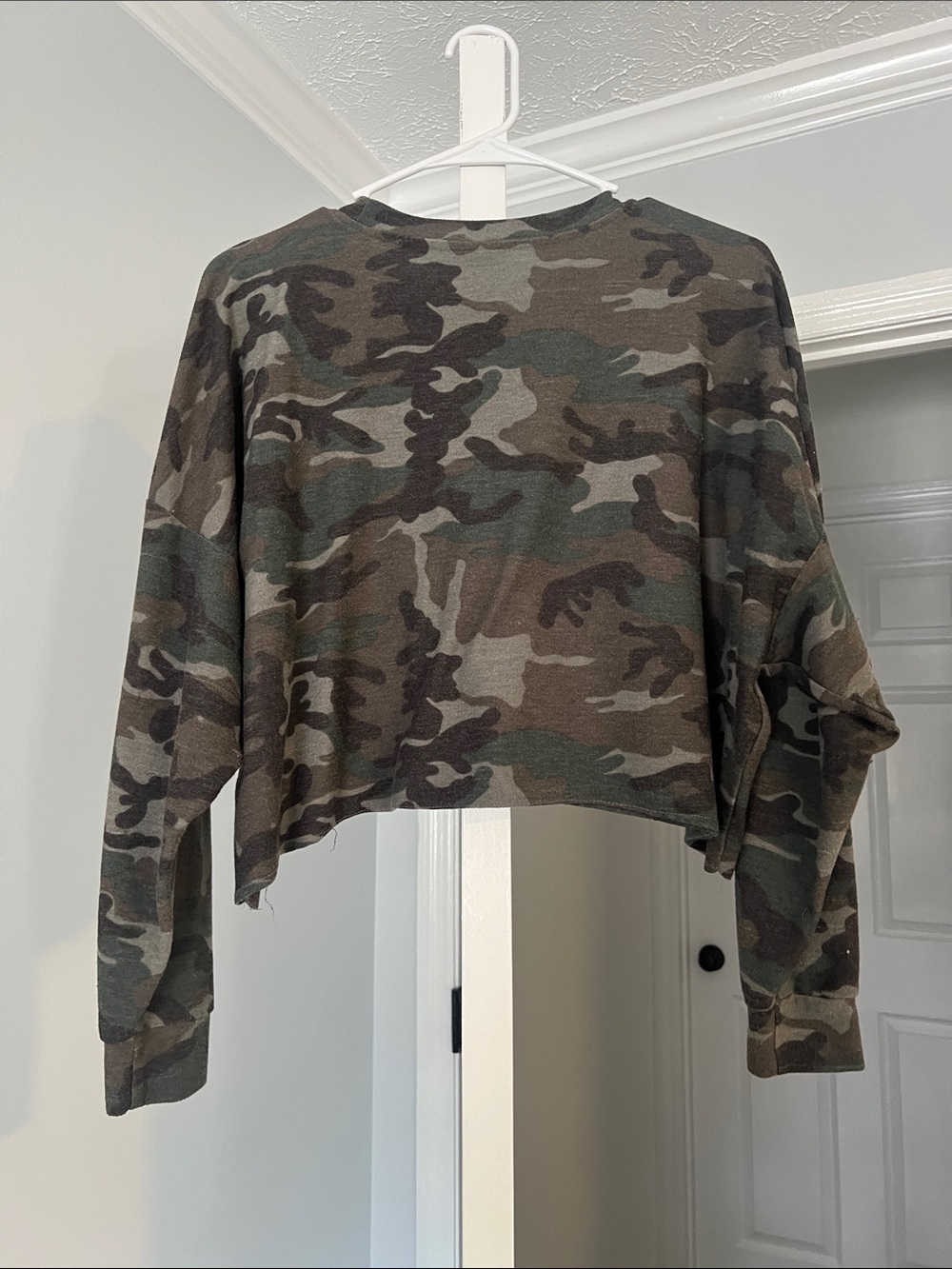 Tresics Camouflage Cropped Long-Sleeve Top - Green/Brown/Gray - Picture 2 of 3